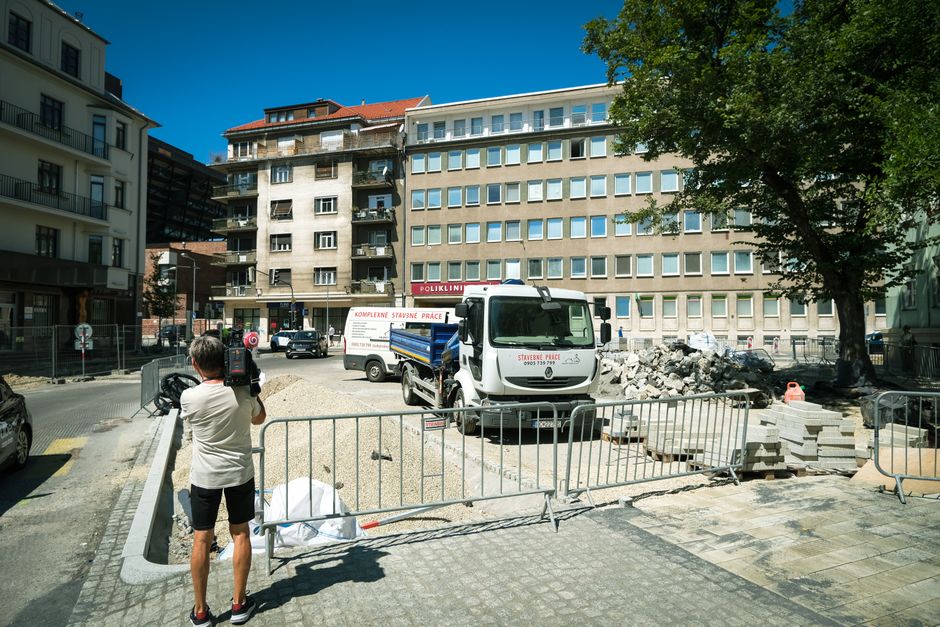 architectural photographer working on site